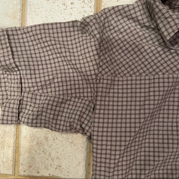 Mountain Hardware casual button-up shirt - Picture 4 of 6